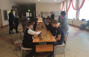 Состоялись первенства м.р. Кинельский среди общеобразовательных школ по шахматам и гиревому спорту.