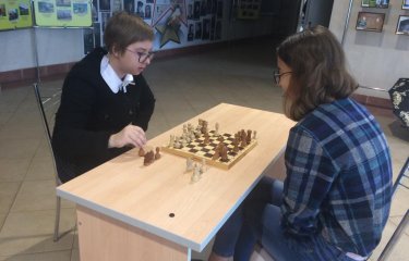 Состоялись первенства м.р. Кинельский среди общеобразовательных школ по шахматам и гиревому спорту.